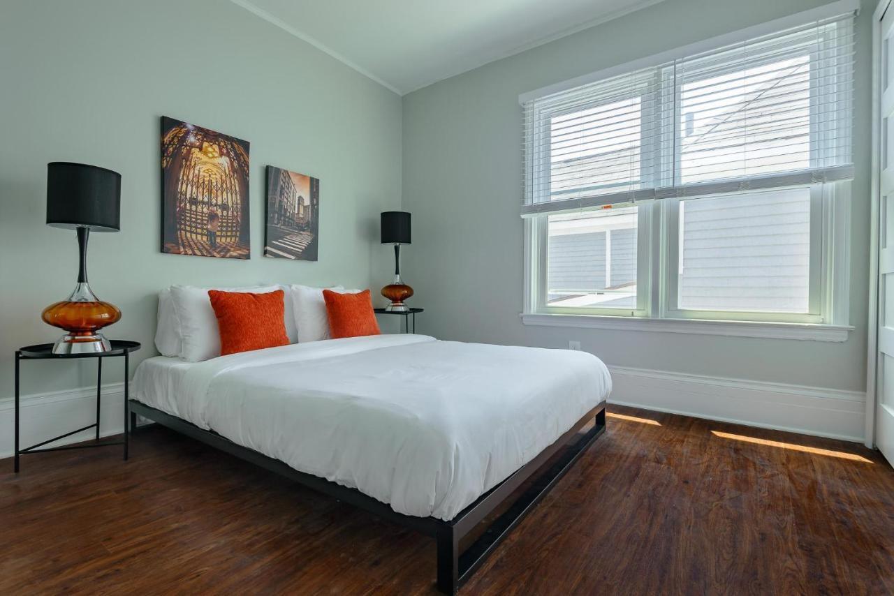 Kercheval Avenue Apartments Apartment